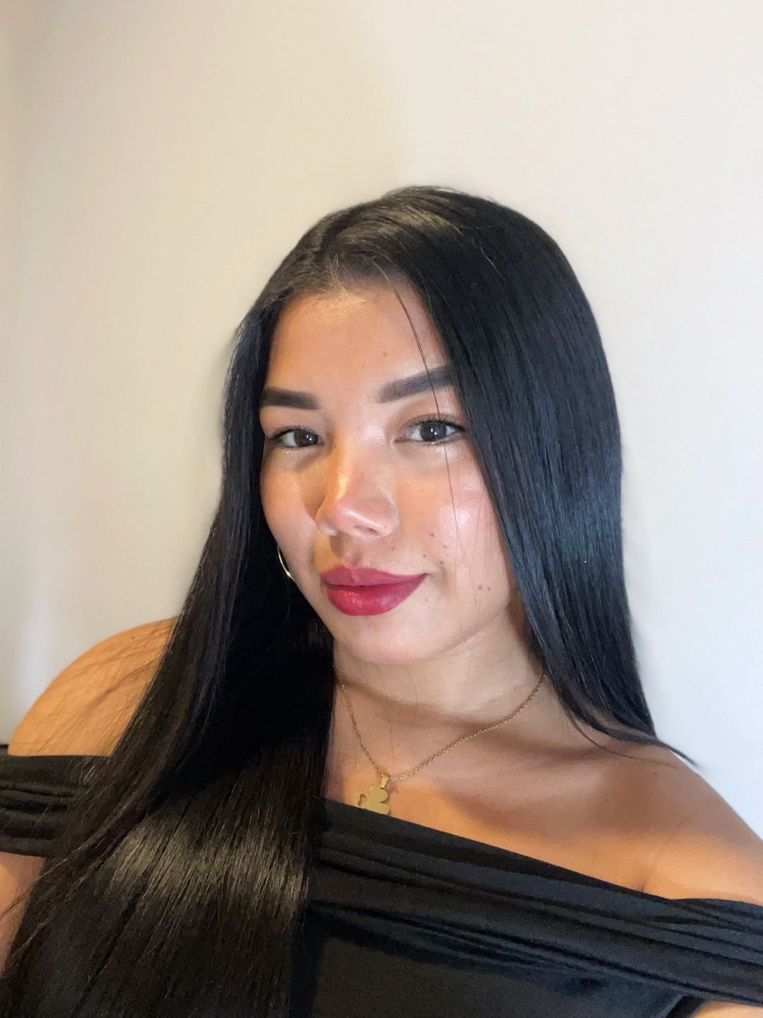 Karol from Venezuela — real person online now on PeachMatch