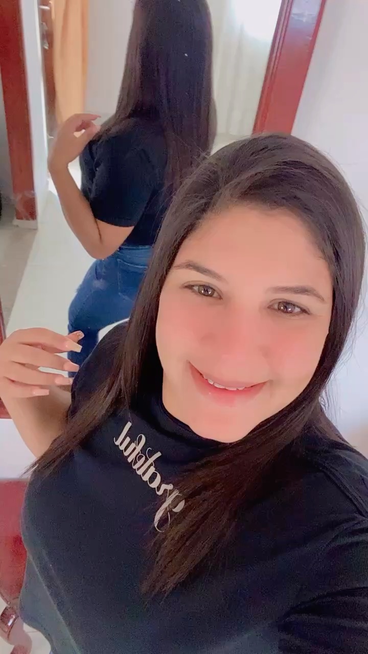 Miniatura do vídeo de 👑 Reina 👑 no ChamaLive — bate-papo por vídeo ao vivo