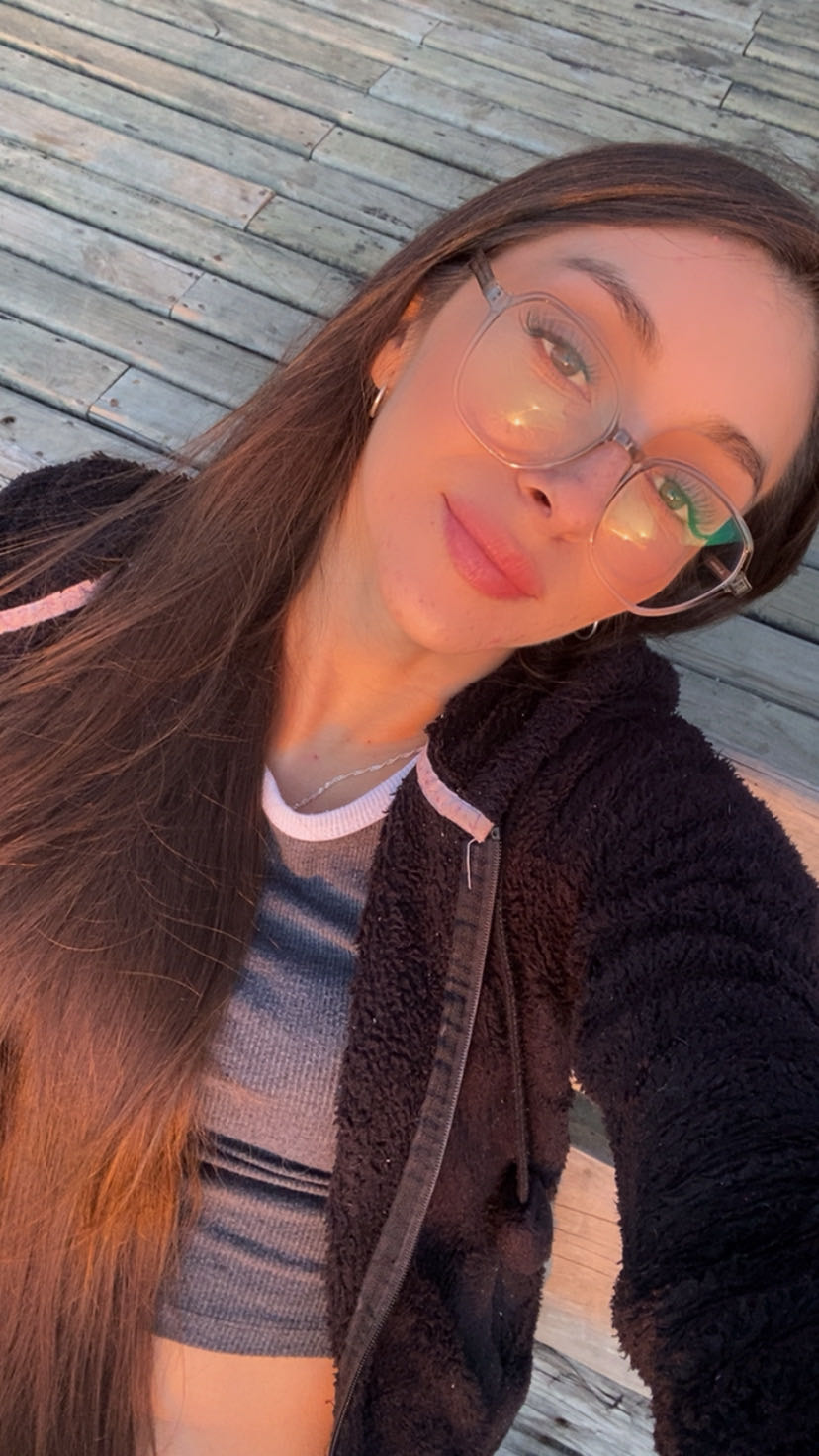 Stefi from Chile — real person online now on PeachMatch