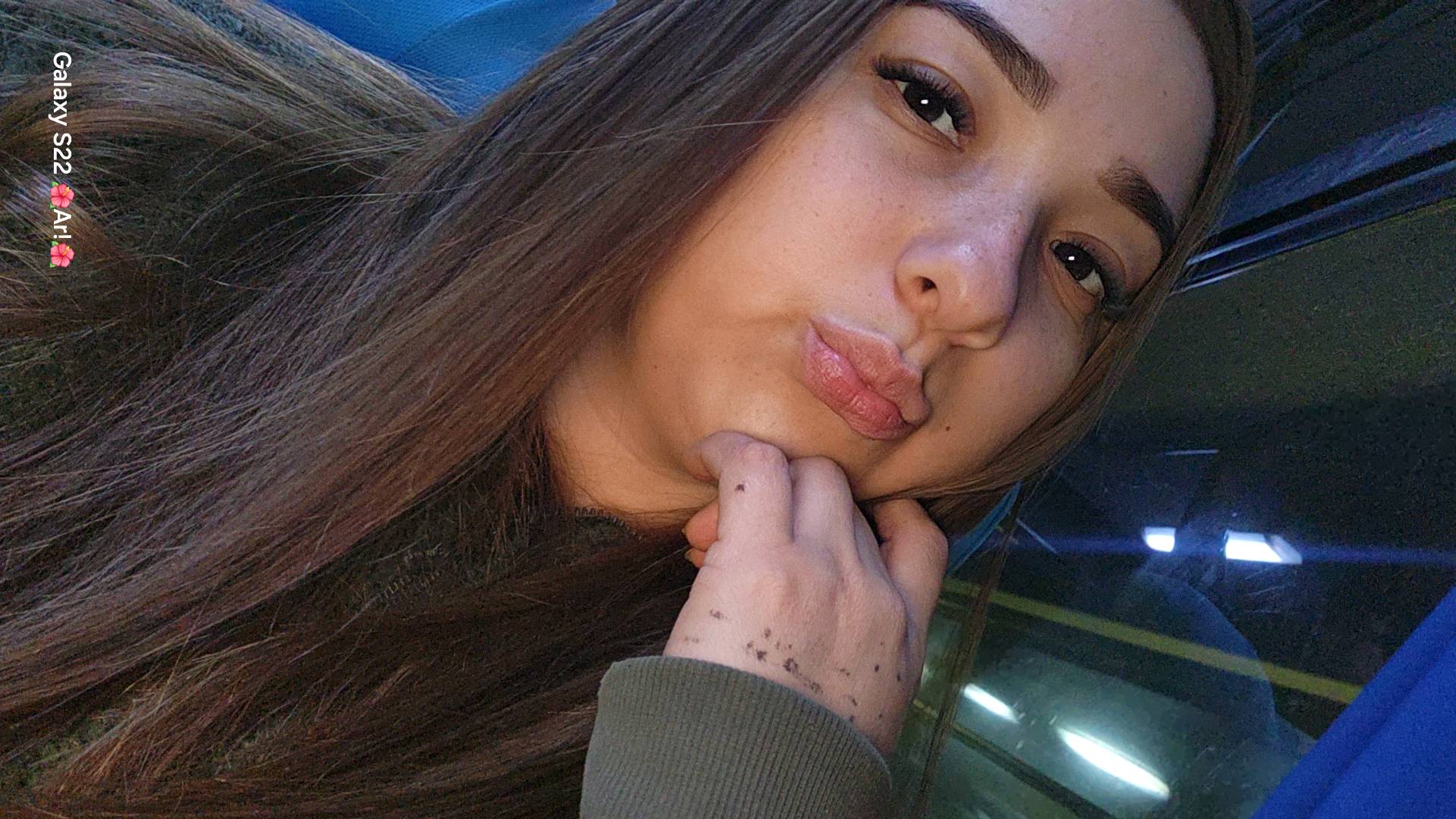 Cata from Chile — real person online now on PeachMatch