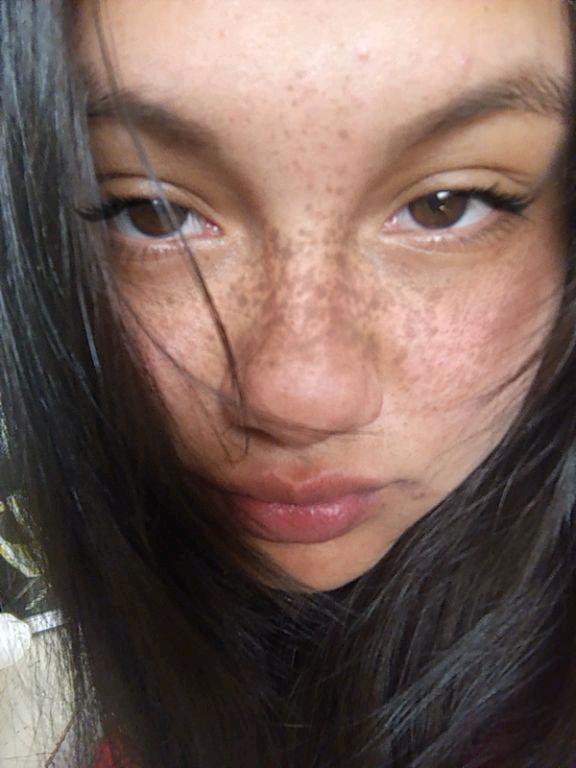 Sofia from Bolivia — real person online now on PeachMatch