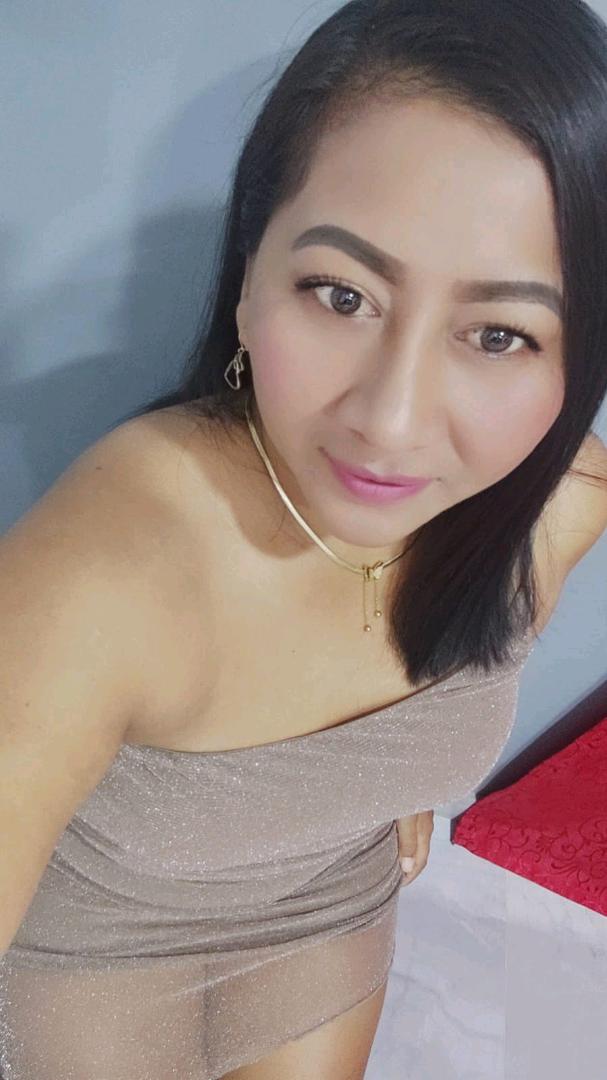 Roxana — real girl from Colombia online for 1v1 video chat