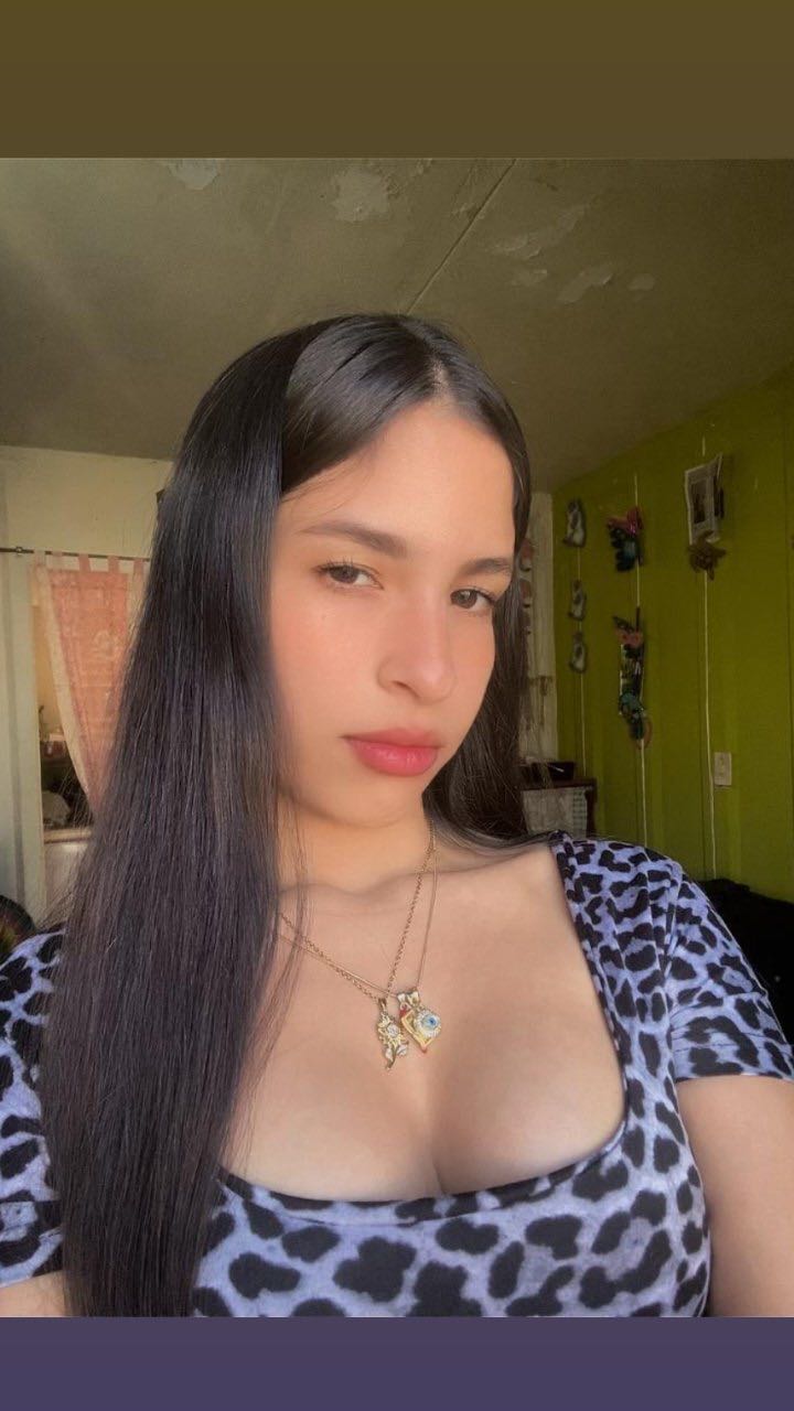 Alana, 24, online on FlirtCam