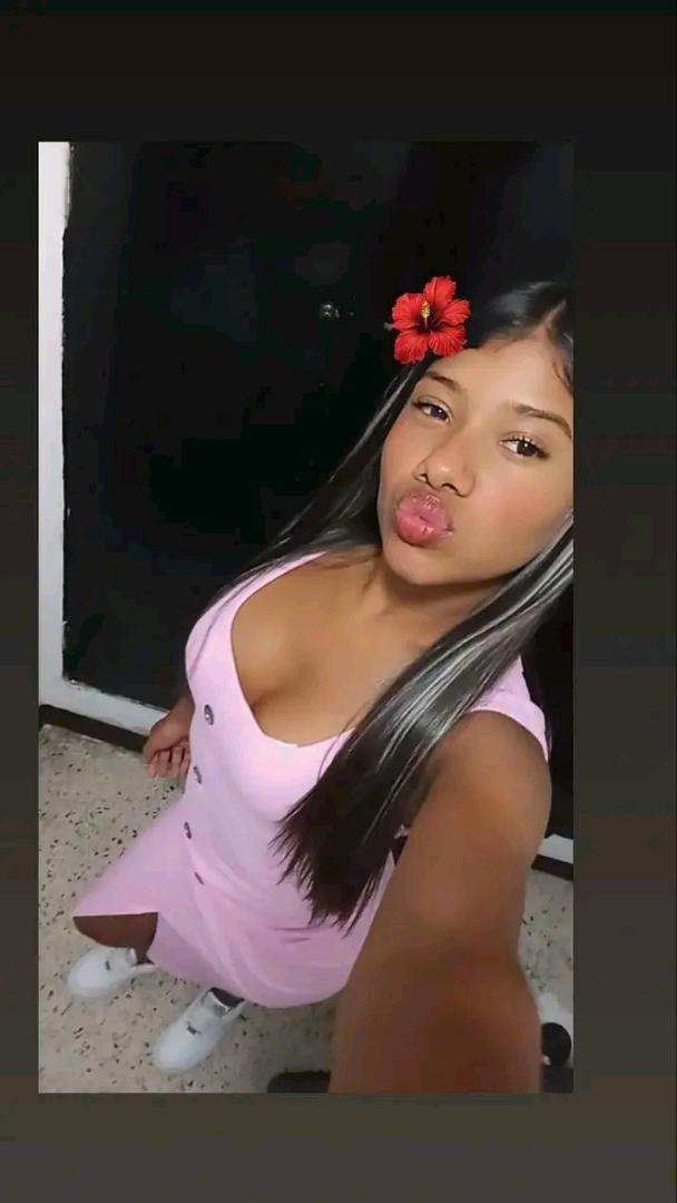Caro from Venezuela — real person online now on PeachMatch