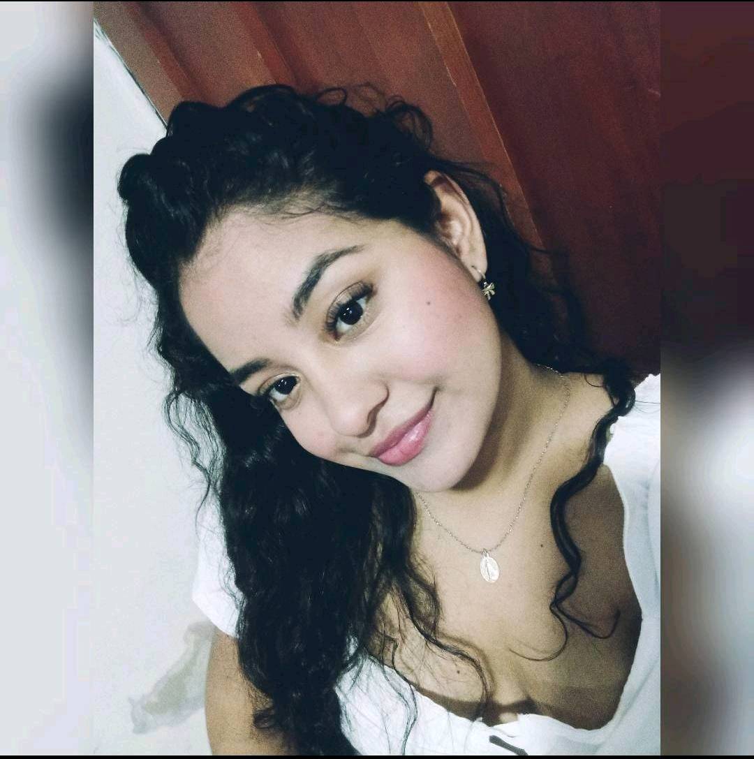 Alina from Venezuela ready for a relaxed one-on-one video chat with women