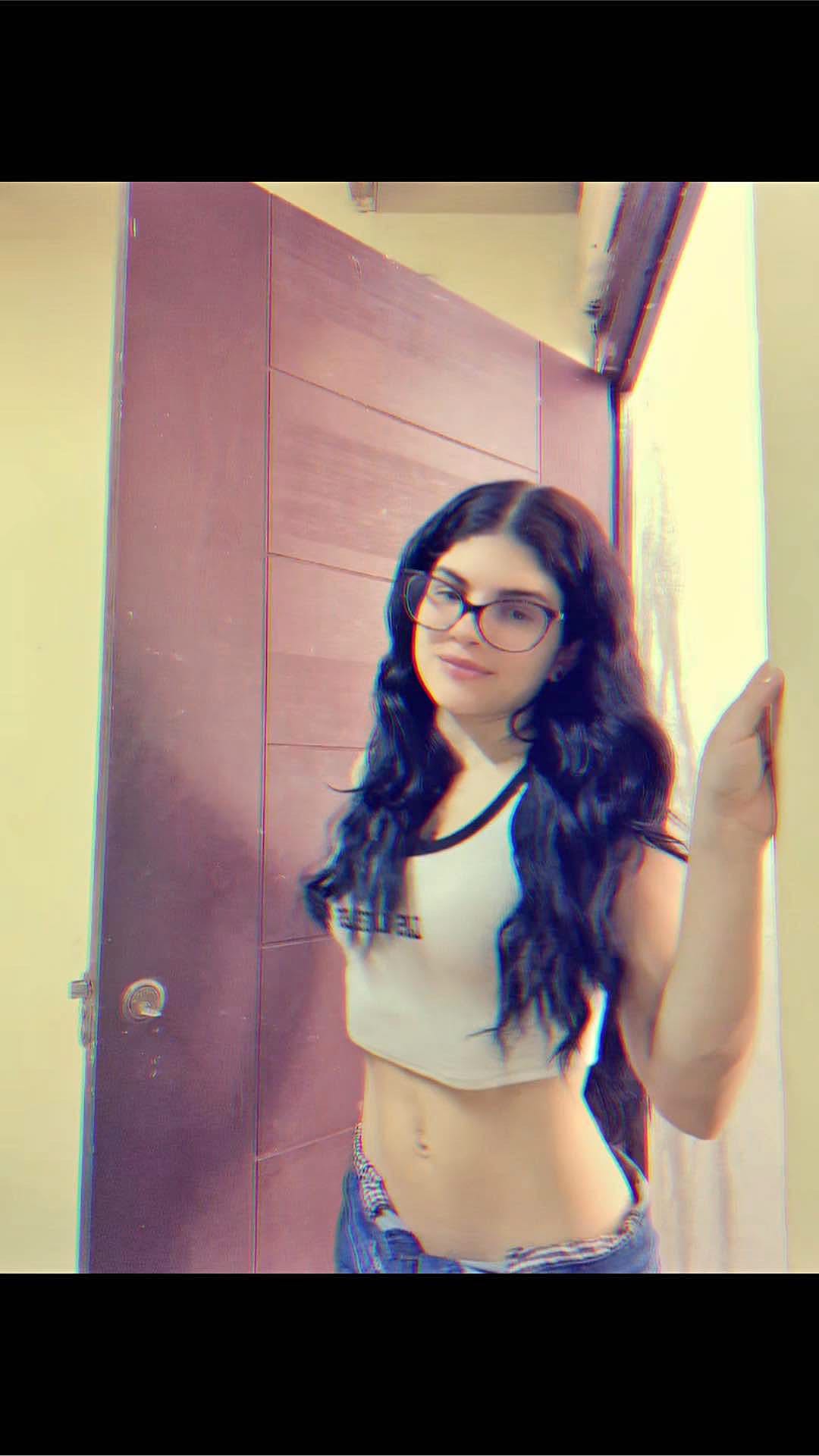 Dua — real girl from Peru online for 1v1 video chat