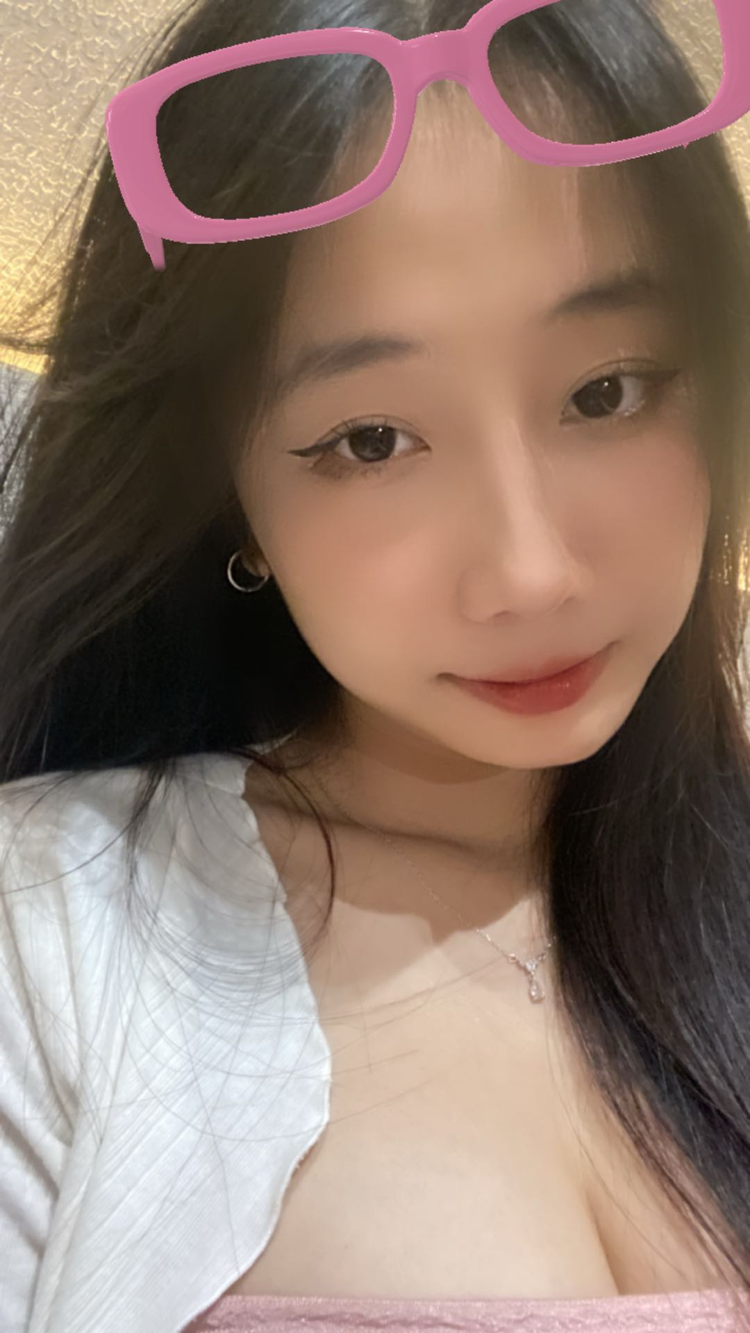 Lisa from Vietnam — real person online now on PeachMatch