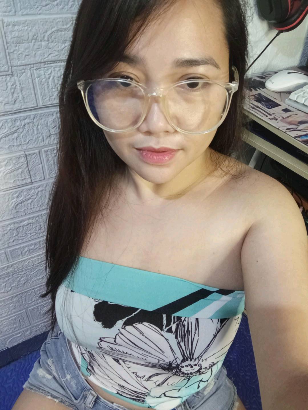 Tinkerbell — real girl from Philippines online for 1v1 video chat