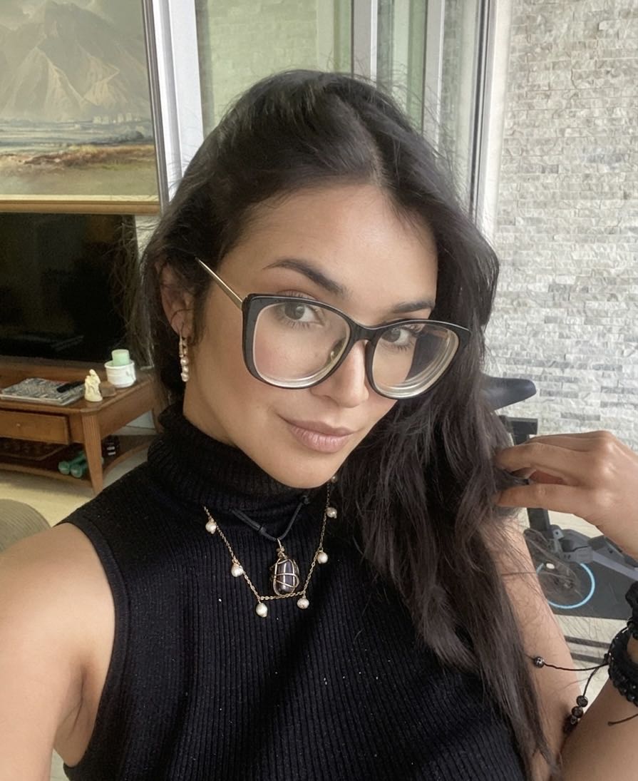 Mytra from Venezuela — real person online now on PeachMatch