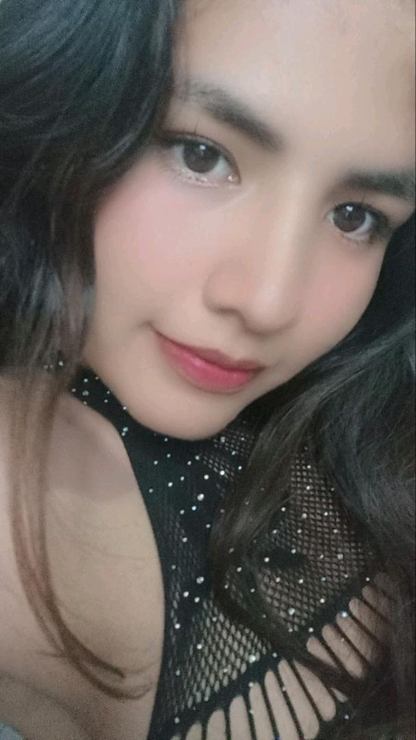 Alesia from Bolivia — real person online now on PeachMatch
