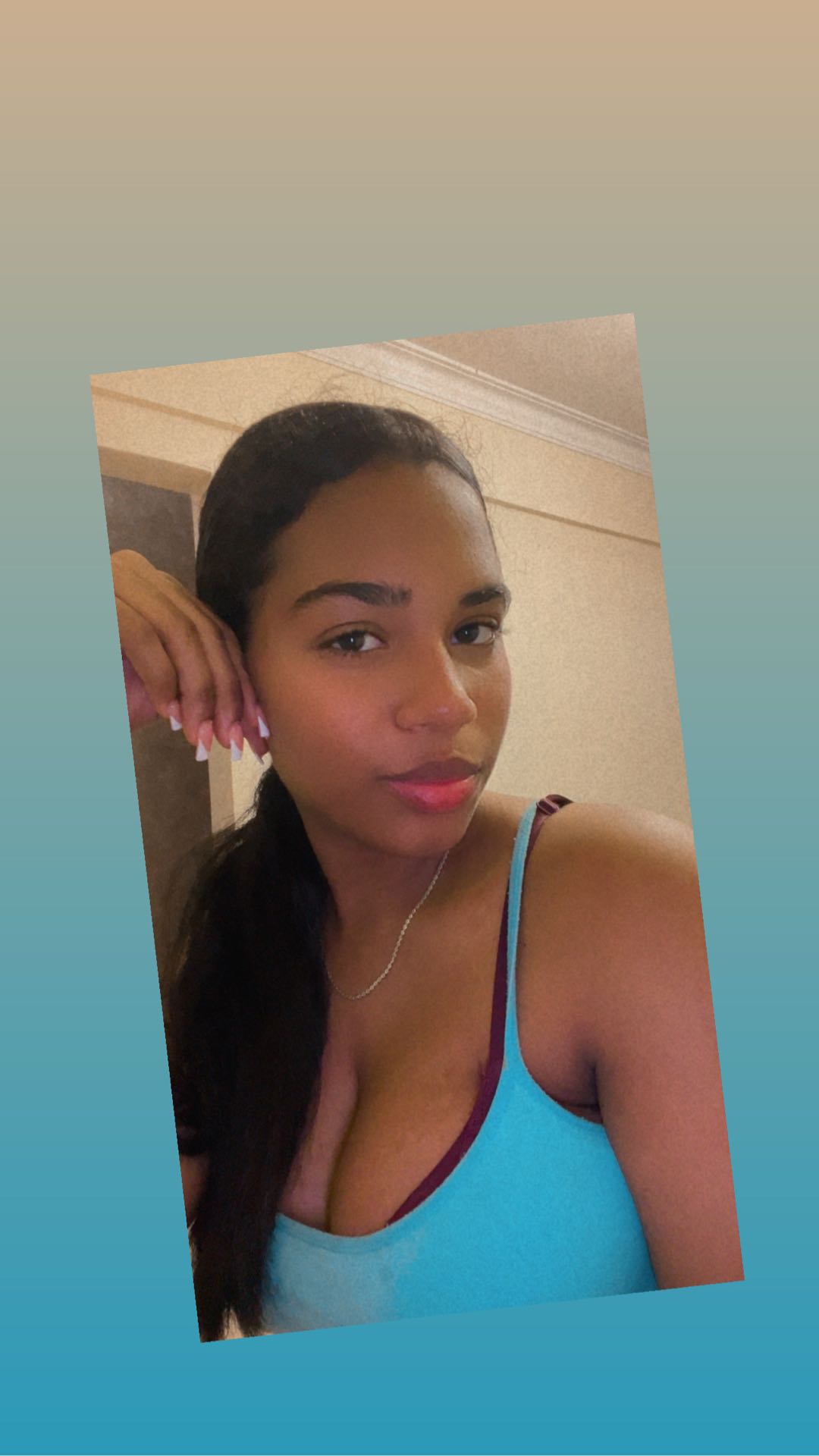 Linda, an adult member online from United States