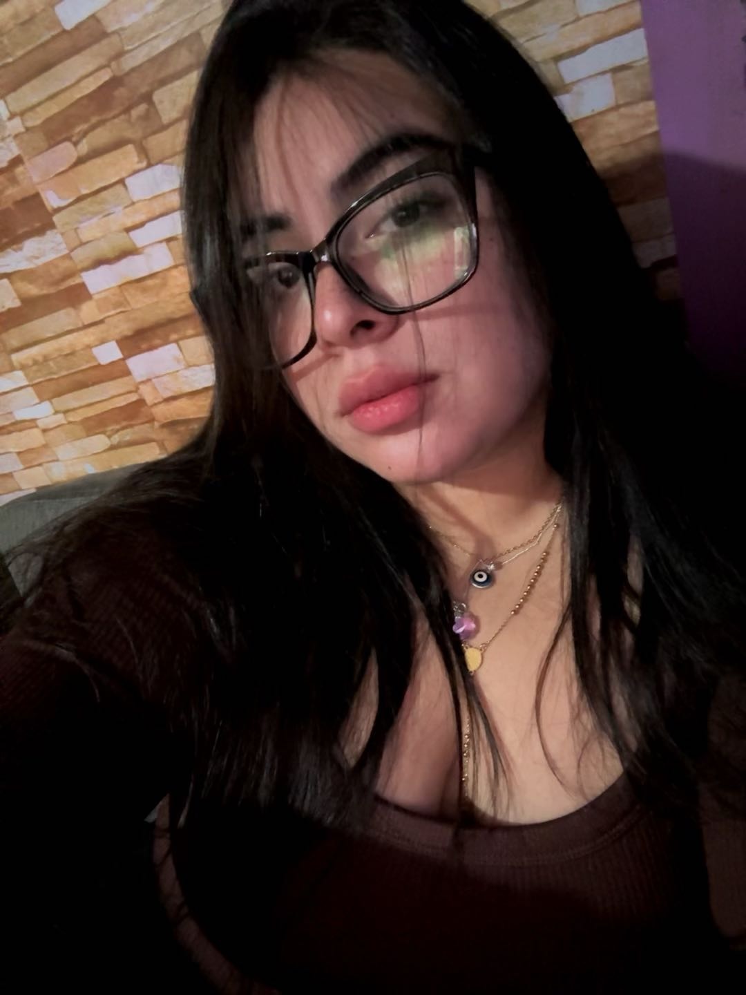 Aisha from Venezuela — real person online now on PeachMatch