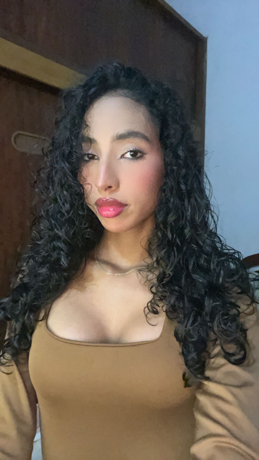 Victoria — real girl from Venezuela online for 1v1 video chat