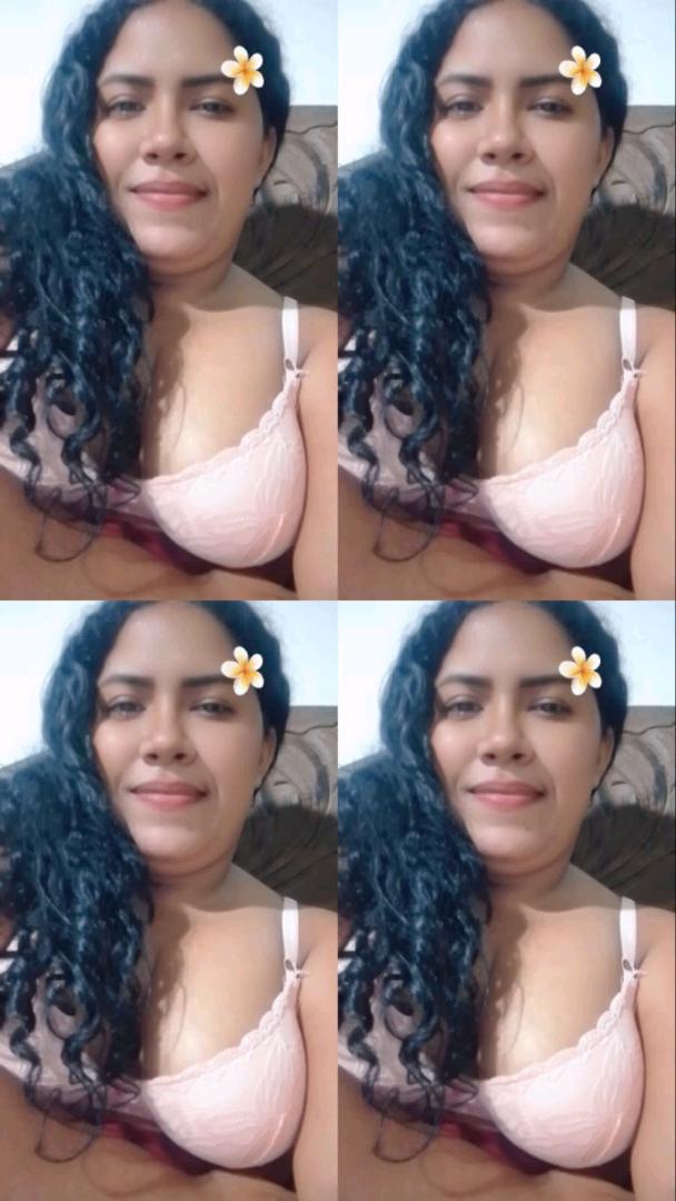 Mia from Venezuela — real person online now on PeachMatch