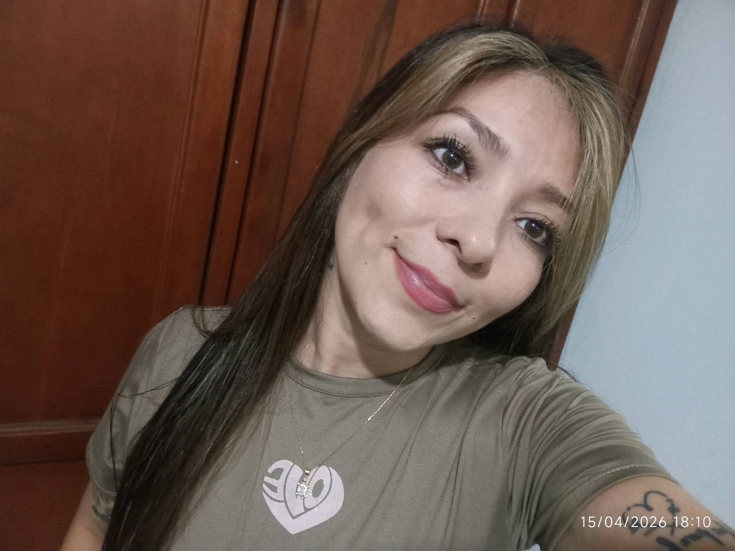Melisa from Colombia — real person online now on PeachMatch