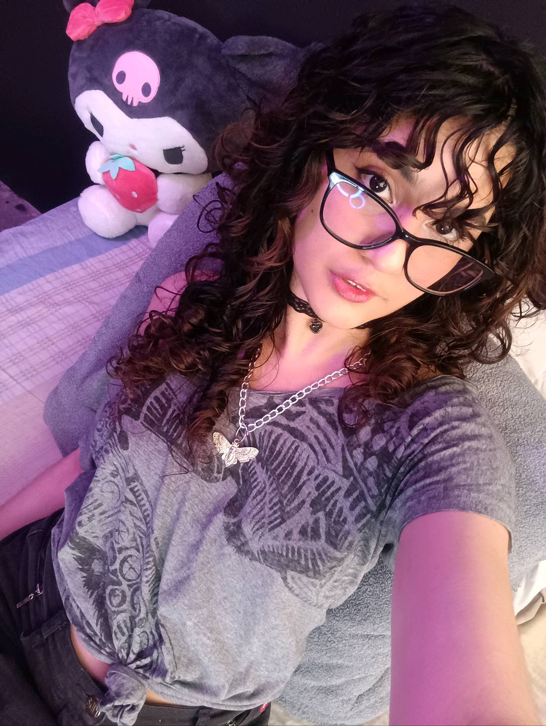 Priscila from Ecuador — real person online now on PeachMatch