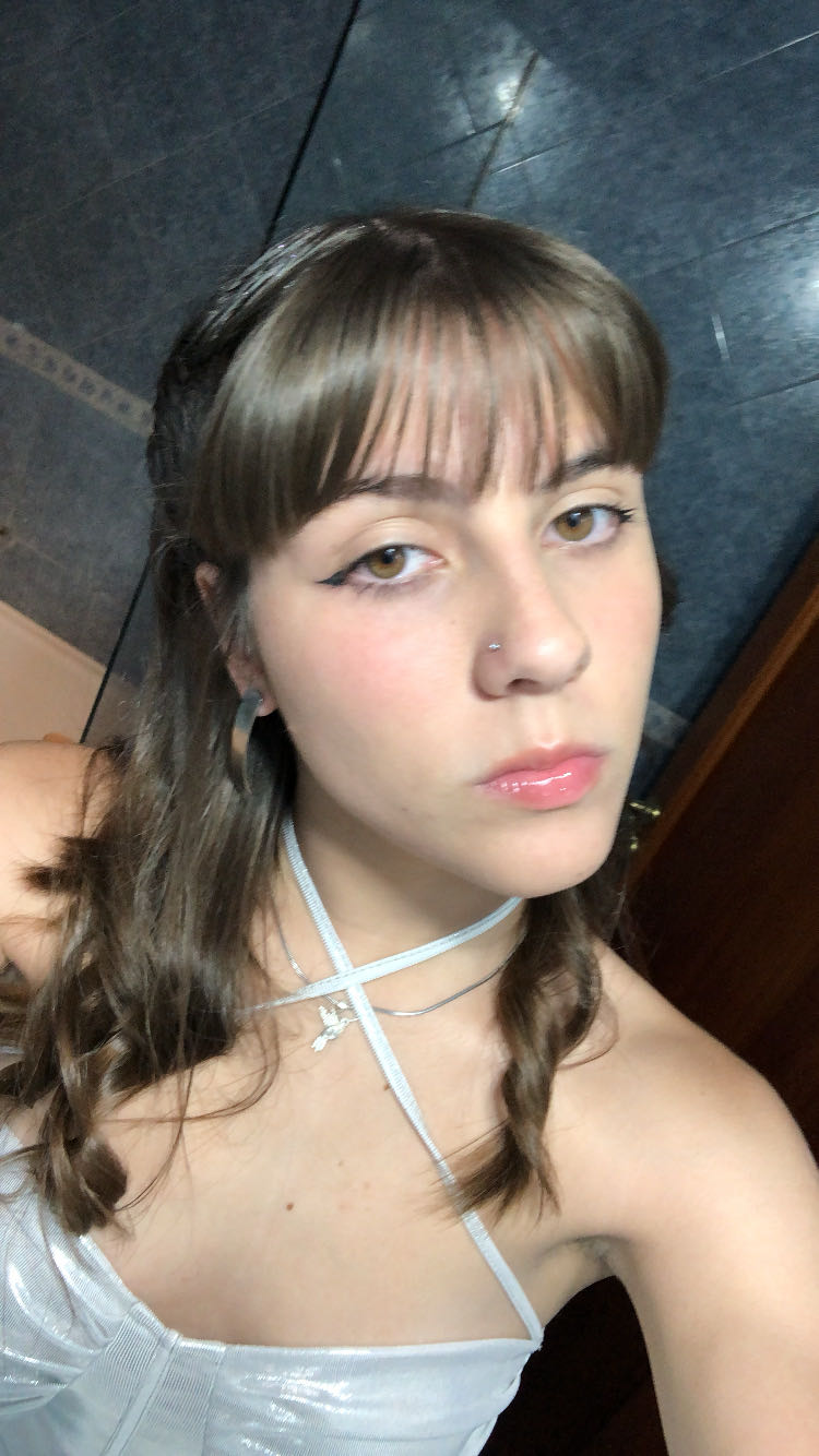 Julieta — real girl from Argentina online for 1v1 video chat
