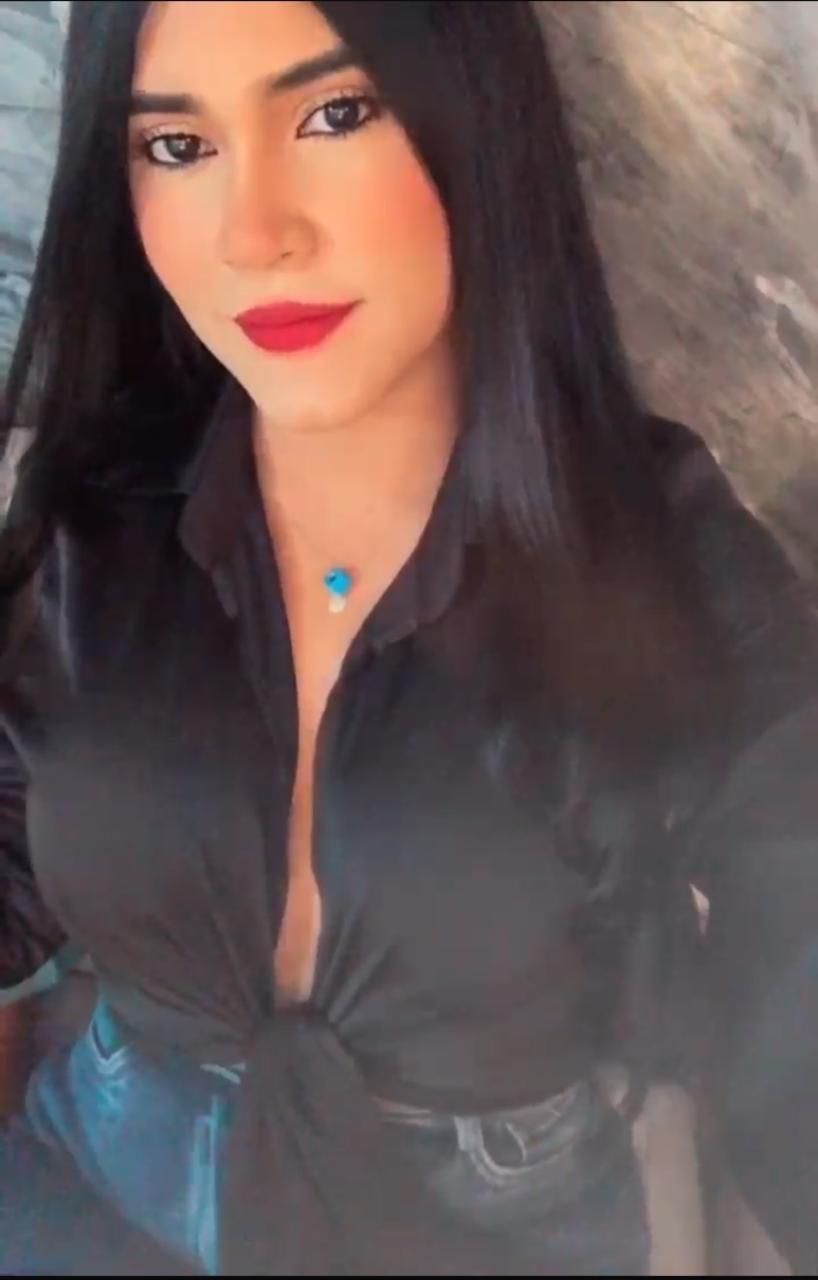 Reni from Venezuela — real person online now on PeachMatch