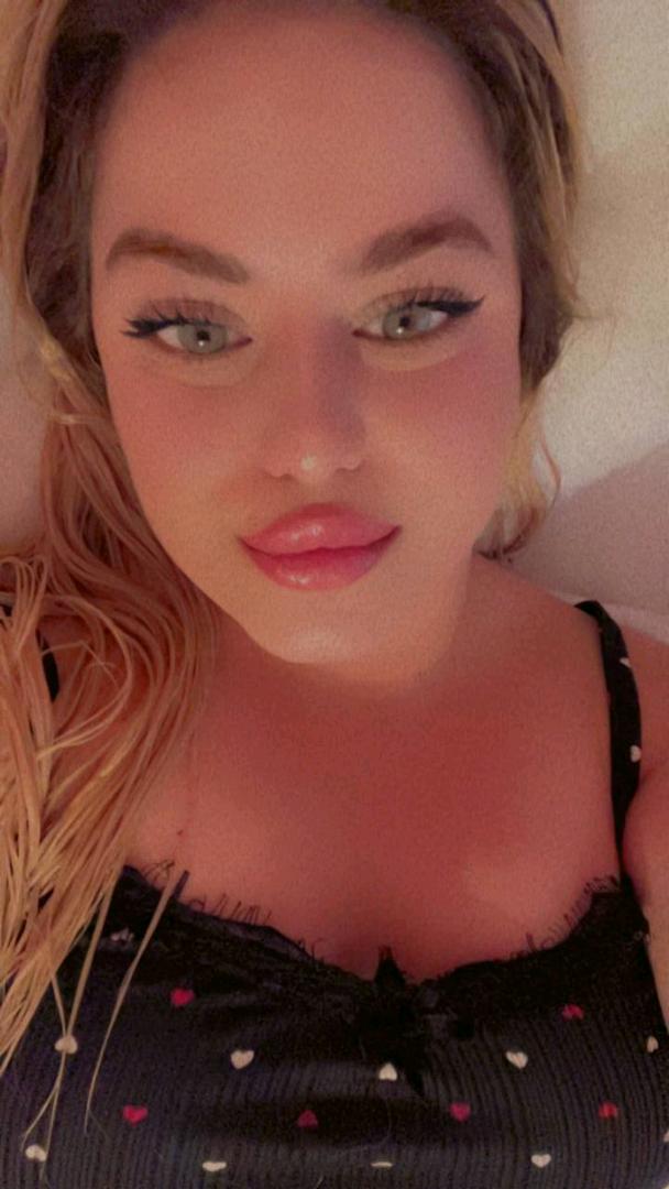 Ceren — real girl from Türkiye online for 1v1 video chat