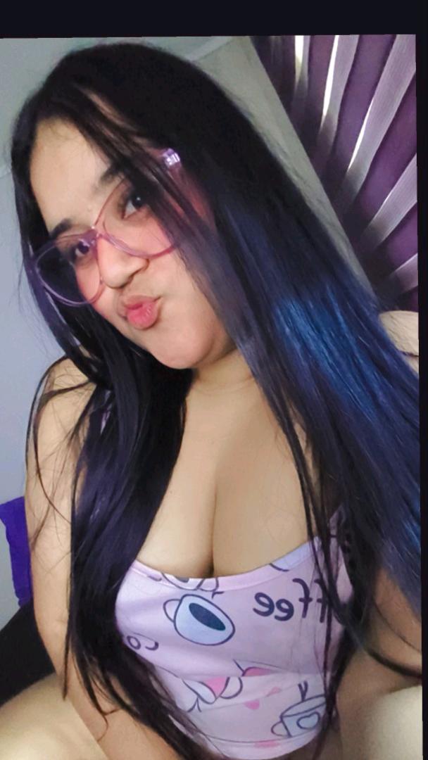 Ammy from Chile — real person online now on PeachMatch