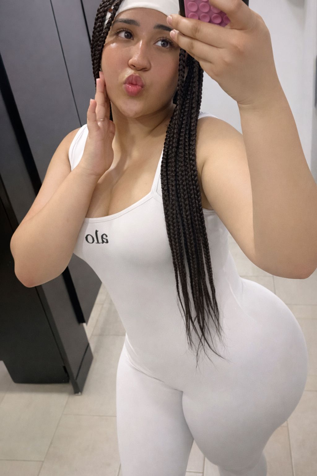 Valerie — real girl from Colombia online for 1v1 video chat