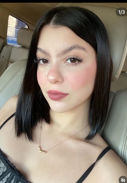 Andrea, 23 from Colombia — live video chat on CoyCam