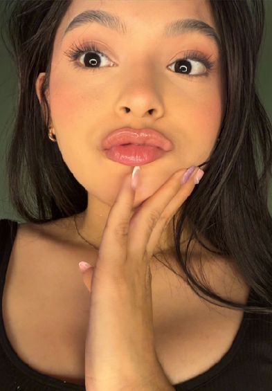 BabySaris — real girl from Colombia online for 1v1 video chat