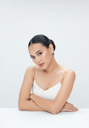 Desiree — real girl from Philippines online for 1v1 video chat