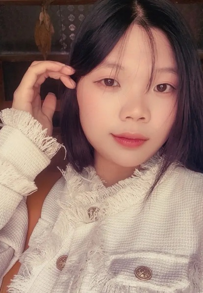 Mina — real girl from Vietnam online for 1v1 video chat