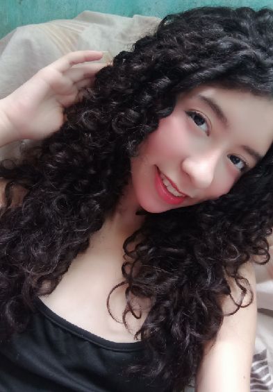Aleja from Venezuela on an AI video chat match at HolaCam
