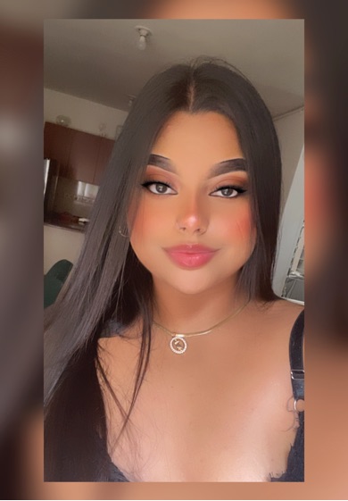 Linda — real girl from Colombia online for 1v1 video chat