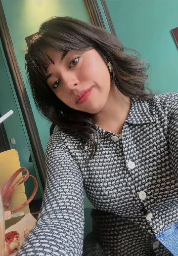Vale, live host from Bolivia on Lowins