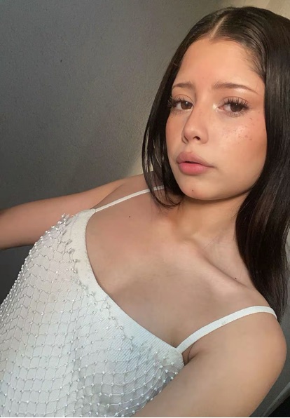Sofía from Mexico — real person online now on PeachMatch