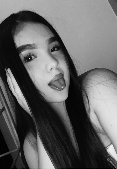 Vale — real girl from Colombia online for 1v1 video chat