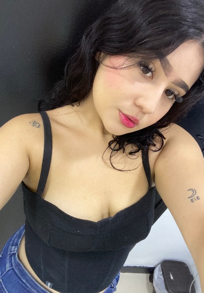 Violet — real girl from Colombia online for 1v1 video chat