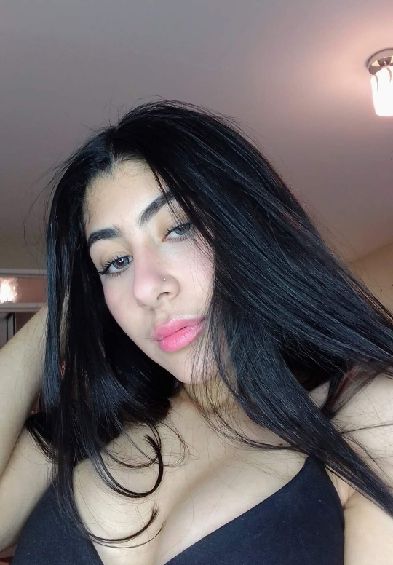 Lola, 24 from Peru — live video chat on CoyCam