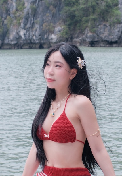 Yen from Vietnam — real person online now on PeachMatch