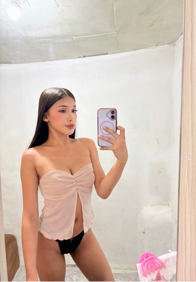 Georgina from the Philippines online for a random video call with USA time zones in mind