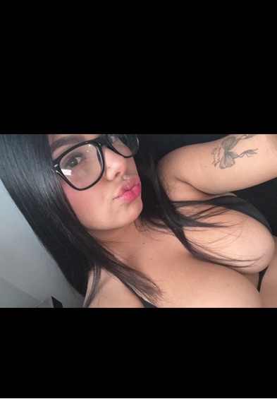 Megan — real girl from Colombia online for 1v1 video chat