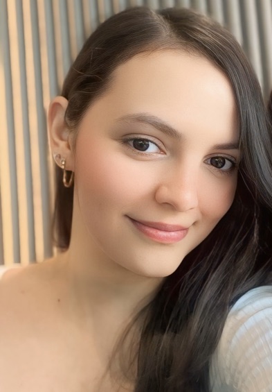 Andrea from United States on a free video chat online at HolaCam