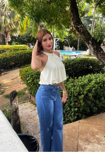 Muñeca, a live host on Lowins