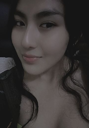 Isa from Bolivia, online host