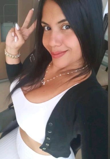 Katy from Venezuela — real person online now on PeachMatch