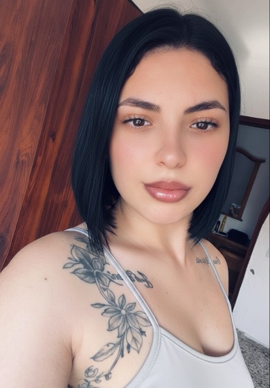 Valentina from Spain on PeachMatch 1v1 chat