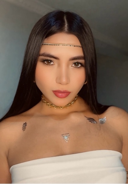 Amal — real girl from Colombia online for 1v1 video chat