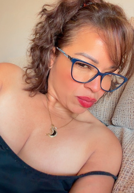 Random video chat with women on MonkeyChat