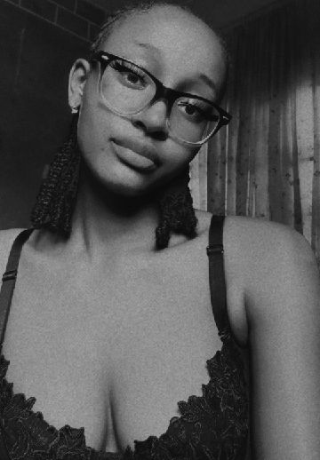 Jessy from Nigeria — real person online now on PeachMatch