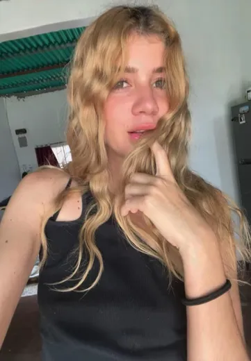 Aria from Los Angeles, USA — online now for video chat