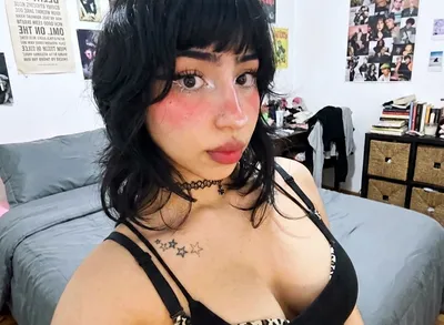 1 on 1 video chat with Sofia from UK