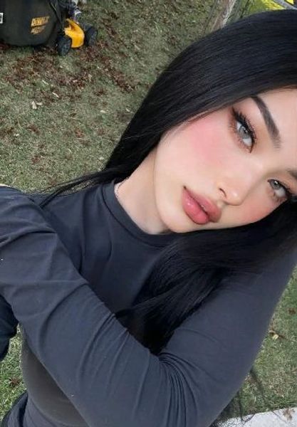 Elena online on VibeMeet